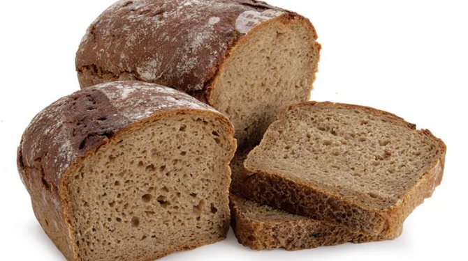 Синиц запрещено кормить хлебом, особенно, черным